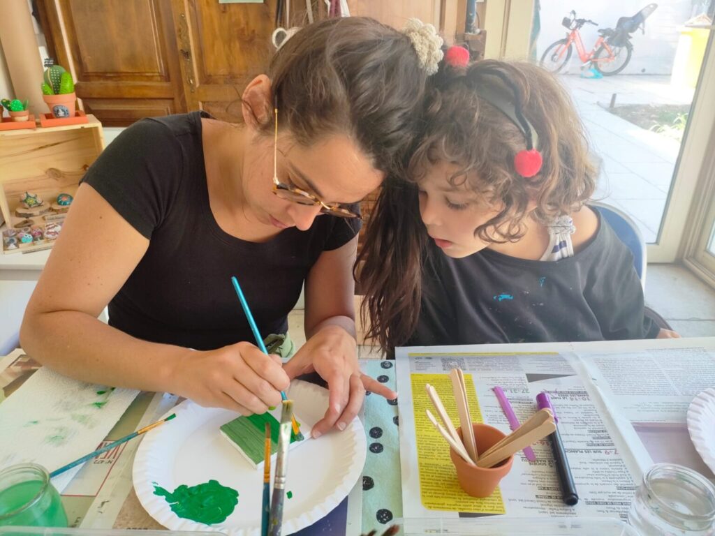 ateliers loisir créatif de peinture sur galets Parents enfants Marseille 9