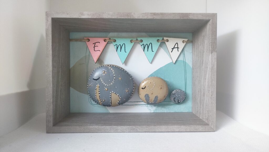 cadre de naissance 12X17 cm gris décor 3 éléphants avec fanions prénom