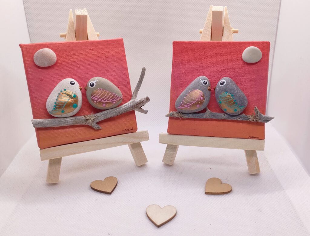 petite toile sur chevalets galets peints bird in love Saint Valentin