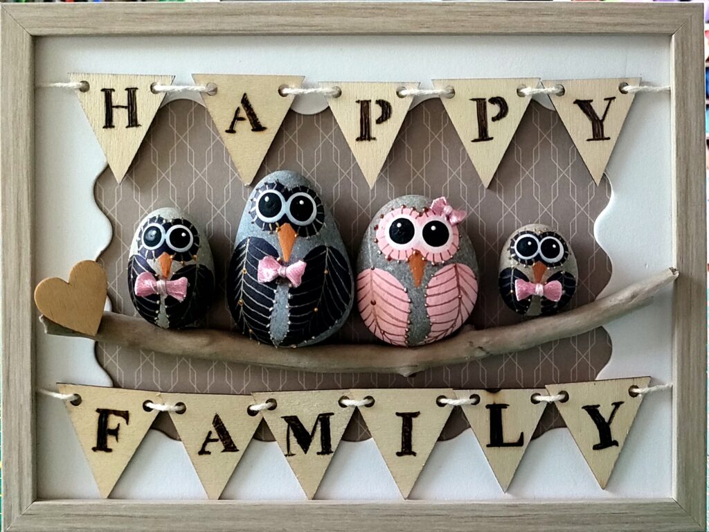 cadre de famille galets peints happy family mariage les galets de marion