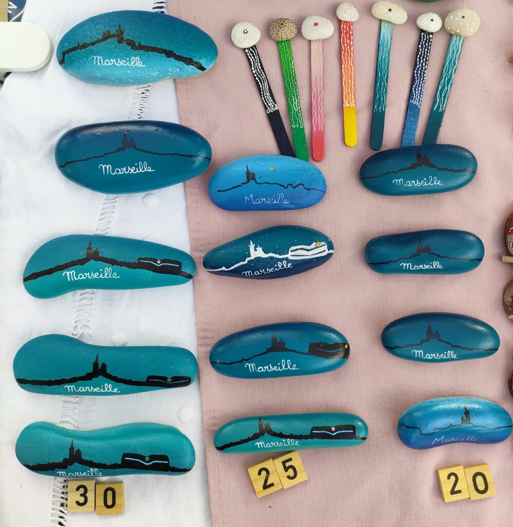 marché créateurs les galets de Marion objets artisanaux peints à la main création personnalisables