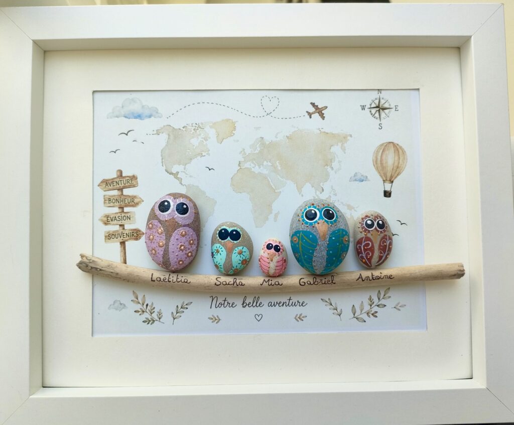 cadre de naissance galets peints theme voyage notre belle aventure les galets de Marion grand cadre blanc